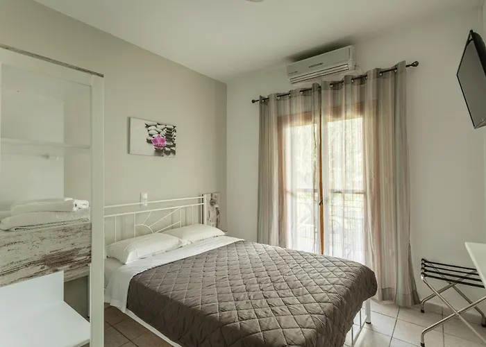 Lefkis Apartments & Studios